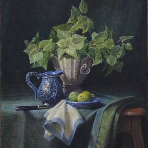 Une Plante verte et une assiette de limes / A Green Plant and a Plate of Limes